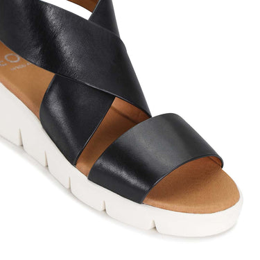 Basis Leather Sandals